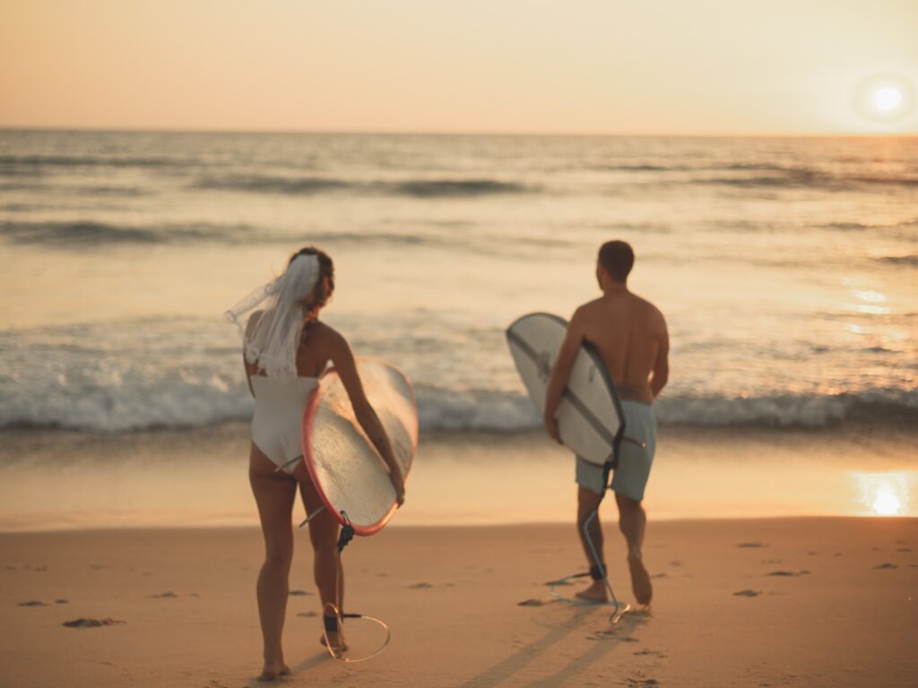 plage surf mariés sable mer