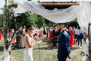 Cérémonie laïque bilingue en Normandie par D Day Wedding Planner