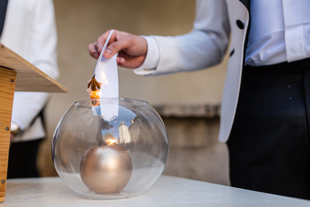 Rituel de cérémonie laïque bilingue en Normandie par D Day Wedding Planner