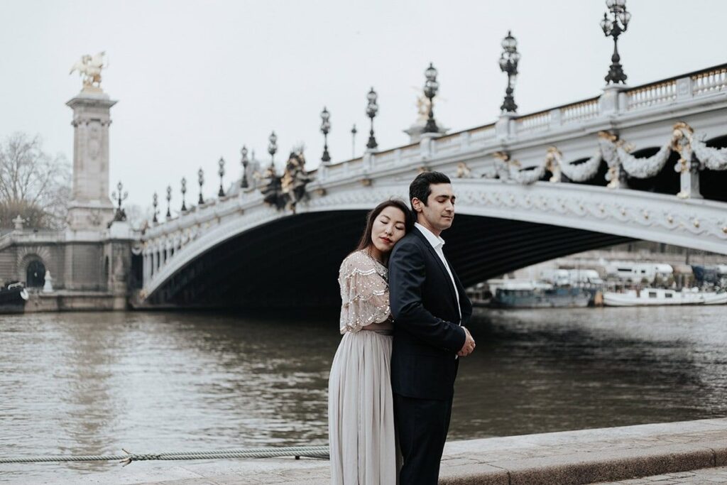 SEANCE ENGAGEMENT Le couple a choisit de faire une séance d'engagement en centre ville