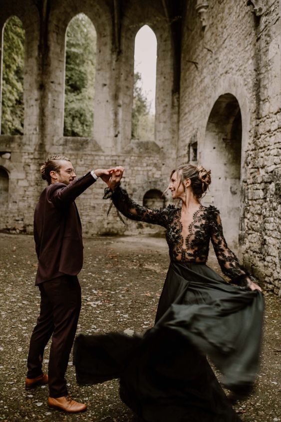 tendances mariages 2021, décoration, moody, automnal, couple