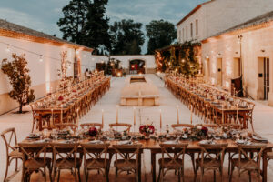 patio, table ba,quet, domaine de mariage, table bois