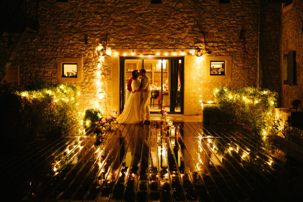 arches de mariage, wedding planner provence, officiante de cérémonie laïque provence, organsiatrice de mariage aix en provence, organisatrice de mariage marseille, organisatrice de mariage avignon, organisatrice de mariage orange, weddin planner aix en provence, wedding planner avignon, wedding planner marseille, wedding planner orange, officiante de cérémonie laique aix en provence, officiance de ceremonie laique marseille, officiante de ceremonie laique avignon, officiante de ceremonie laique orange, wedding planner lubéron, organisatrice de mariage luberon, ceremonie laique luberon, décoraion mariage, fleurs, tissus, rubans, lumières