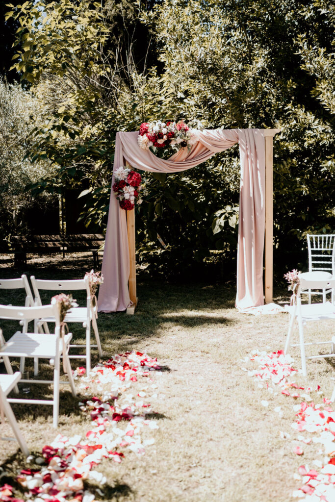 arche de mariage, wedding planner provence, officiante de cérémonie laïque provence, organsiatrice de mariage aix en provence, organisatrice de mariage marseille, organisatrice de mariage avignon, organisatrice de mariage orange, wedding planner aix en provence, wedding planner avignon, wedding planner marseille, wedding planner orange, officiante de cérémonie laique aix en provence, officiante de ceremonie laique marseille, officiante de ceremonie laique avignon, officiante de ceremonie laique orange, wedding planner lubéron, organisatrice de mariage luberon, ceremonie laique luberon, décoraion mariage, fleurs, tissus, rubans, lumières