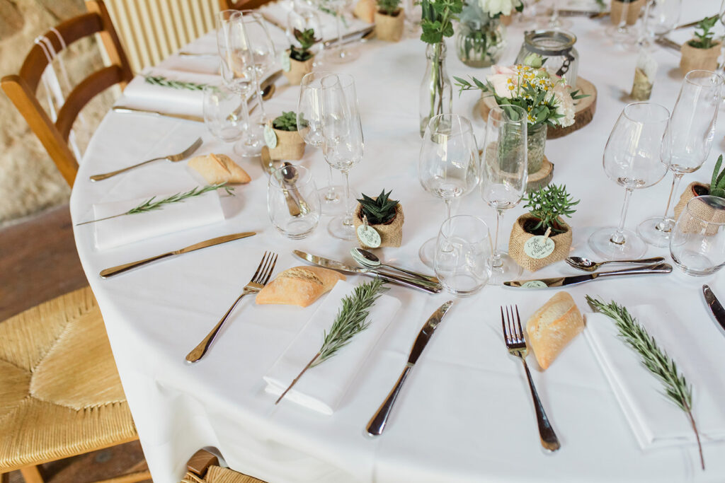 wedding planner, organisation de mariage aix en provence, organsiation de mariage marseille, organisation de mariage marseille, wedding planner marseille, wedding planner aix en provence, wedding planner avignon, officiante de ceremonie laique aix en provence, officiante de ceremonie laique marseille, officiante de ceremonie laique avignon, mariage 2022, mariage 2023, petite plante