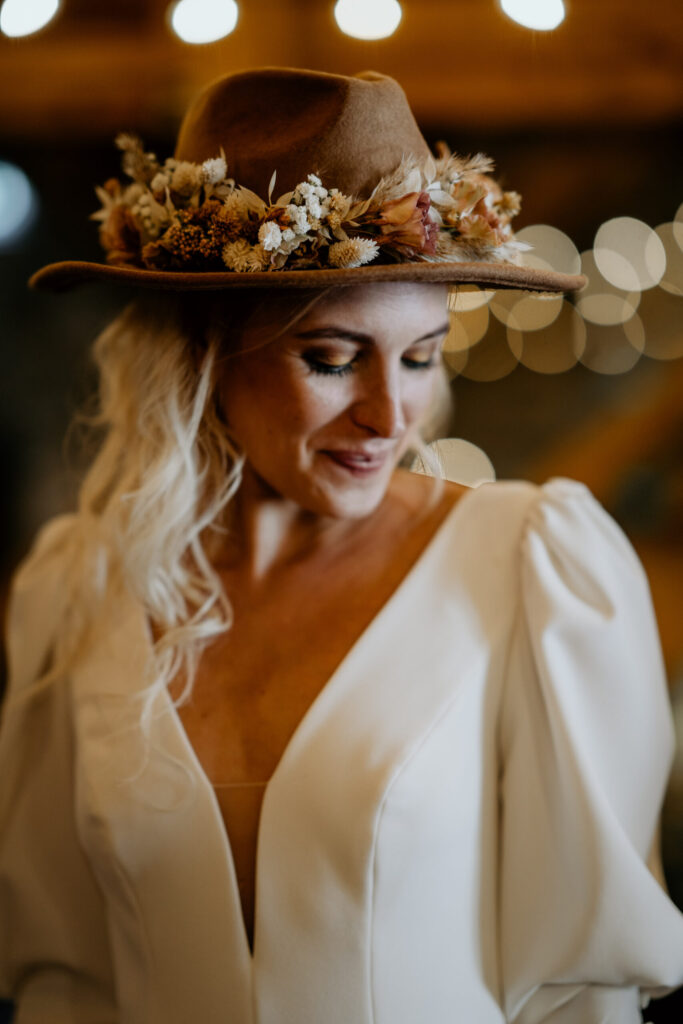 wedding planner provence, wedding planner luberon, wedding planner avignon, wedding planner aix en provence wedding planner marseille, organisatrice de mariage provence, organisatrice de mariage luberon, organisatrice de mariage aix en provence, organisatrice de mariage avignon, organisatrice de mariage marseille, officiante de ceremonie provence, officiante de ceremonie luberon, officiante de ceremonie aix en provence, officiante de ceremonie marseille, officiante de ceremonie avignon,  fleurs, bijoux, accessoire florale, bijoux de cheveux, inspiration mariage 2021, inspiration mariage 2022, inspiration mariage 2023, accessoires pour cheveux au mariage,