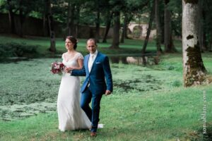 mariés, mariage, mariage en Alpes, mariage Annecy, bonheur, wedding planner, photo couple, photo mariés, lieux de réception Annecy, Château Saint Sixt, nature