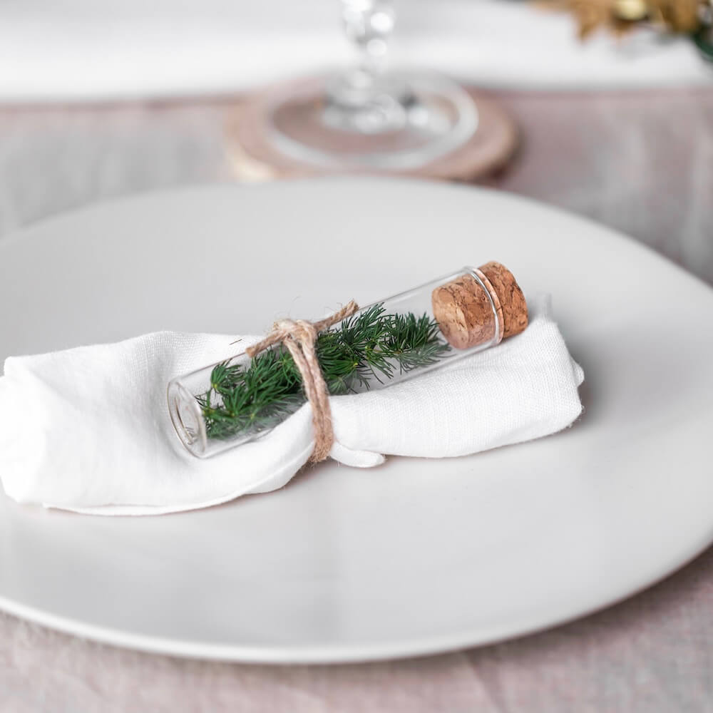 Mariage Noël, La Rochelle illuminée, illuminations de noël, cadeaux, le plus beau des cadeaux, fiole, branche de pin, sapin, diy