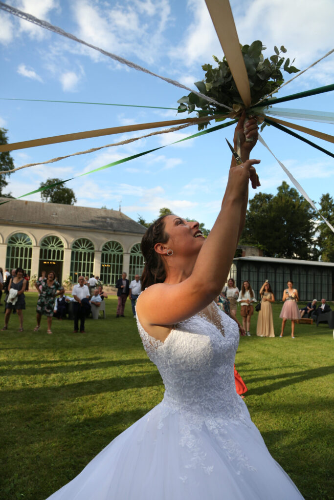 ronde des rubans lancer de bouquet de la mariée original
