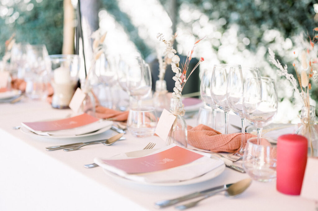 decoration table mariage bordeaux