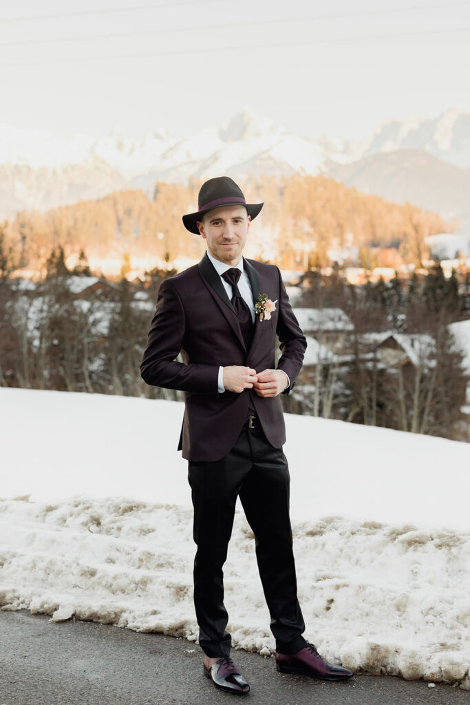 mountain wedding, tenue du marié, costume, mariage à la neige, mariage dans les montagnes, mariage d'hiver