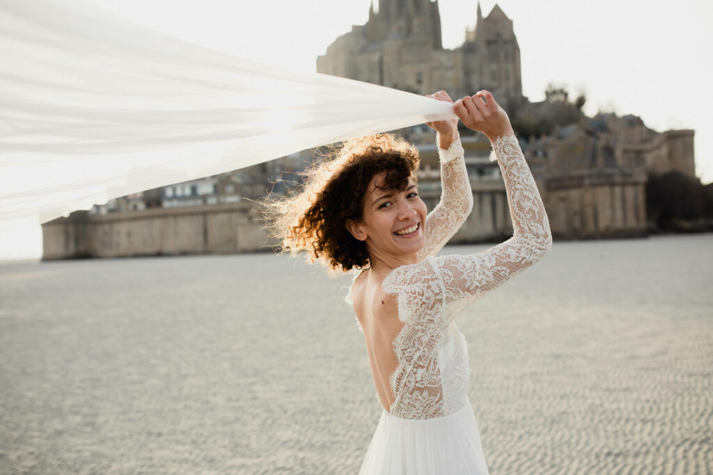 Une Mariée devant le Mont Saint Michel