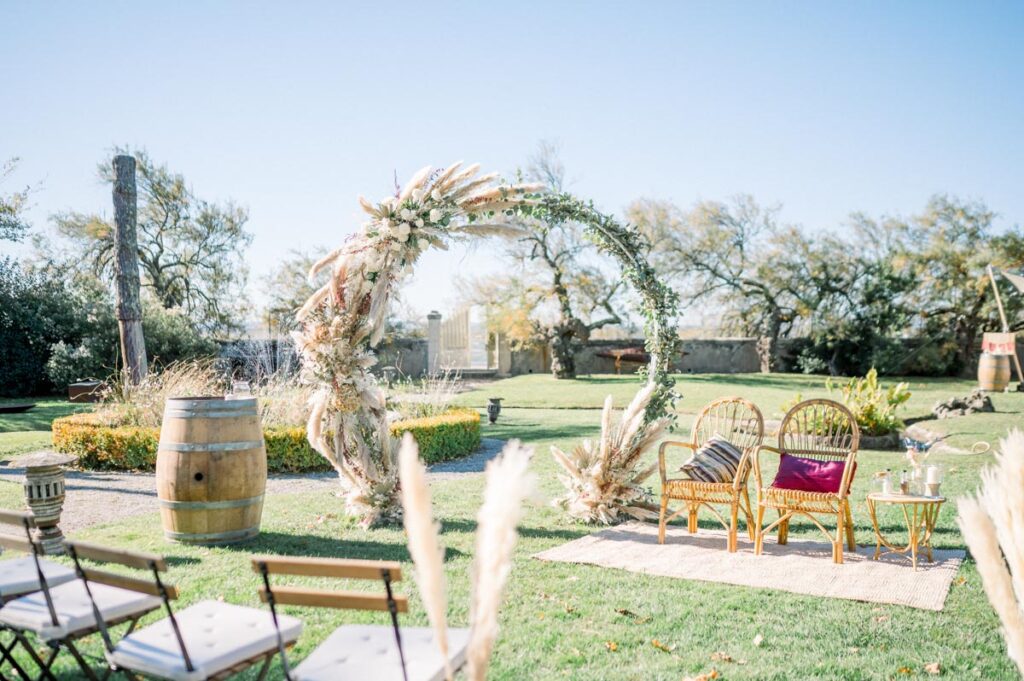 organisation mariage charentes, arche de ceremonie laique