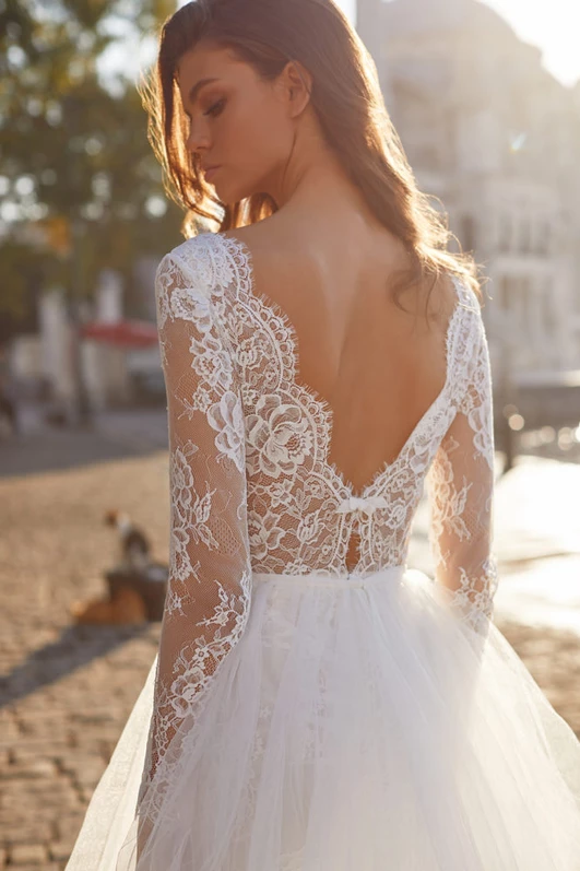 Robe de mariée à manches en dentelle
