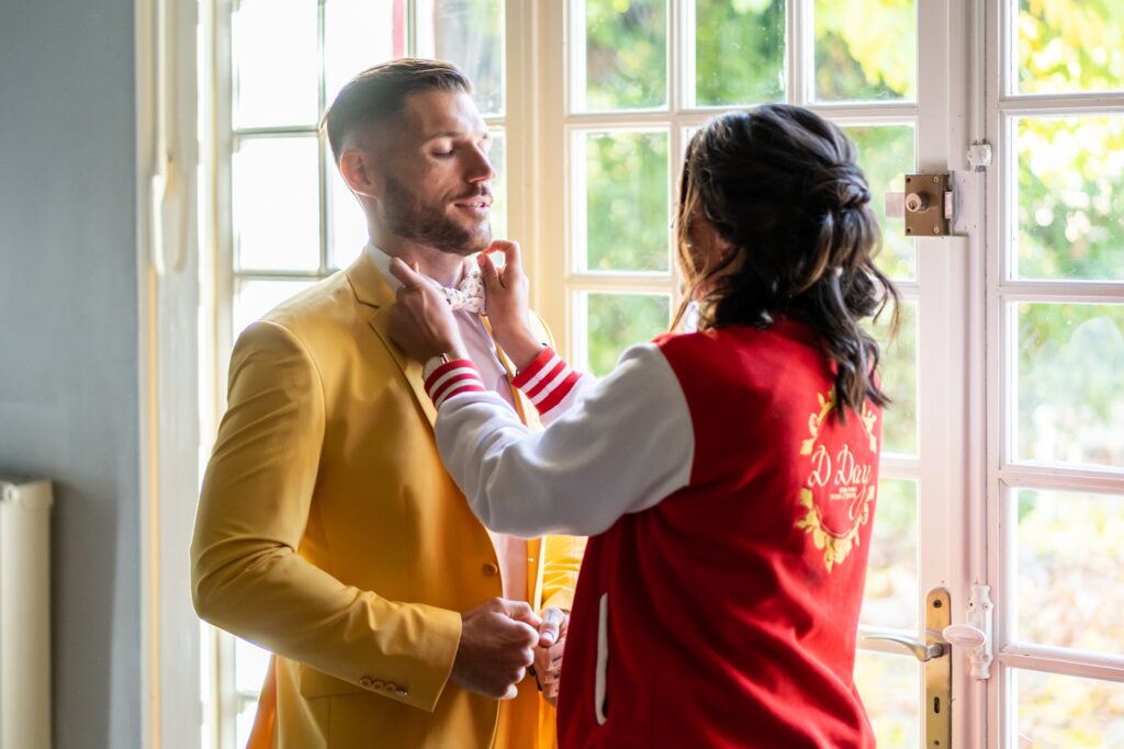 Costume coloré Jaune, wedding planner avec son marié, costume parfait, choisir son costume parfait en provence