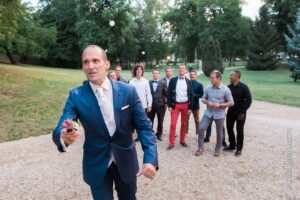 Lancer de boutonnière, hommes, traditions, wedding Les différentes alternatives au lancer du bouquet