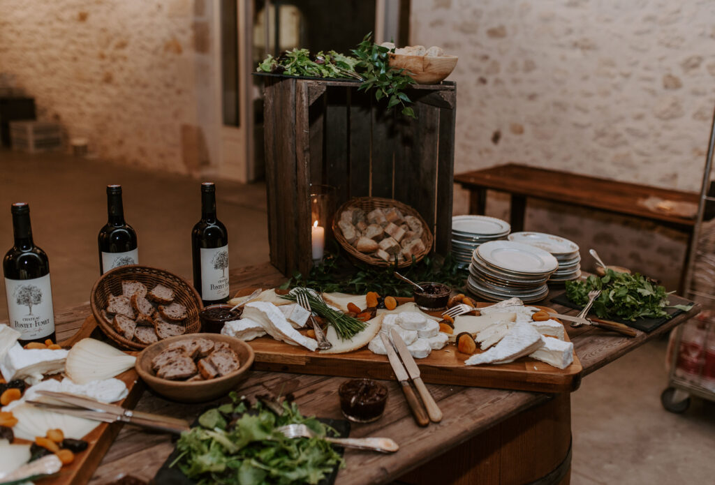 brunch, vin, pain, fromage, plateau, Quels imprévus à anticiper le jour J ?