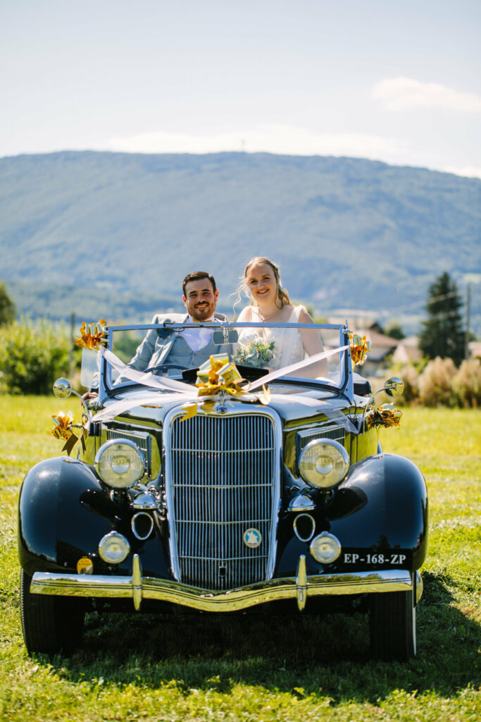 voiture mariés, mariage, voiture collection mariage, arrivée des mariés
