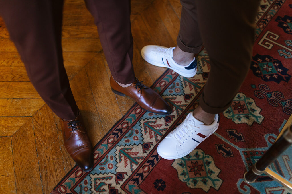chaussures, chaussures de villes, baskets, chaussures de marié, marié, mariage, baskets de marié