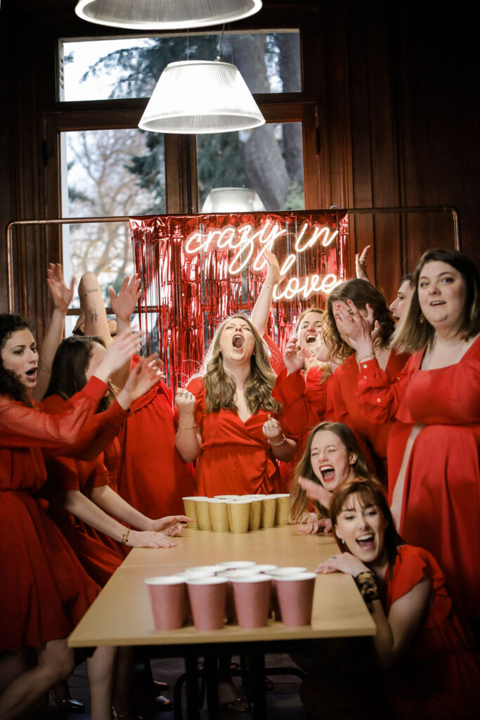 mariage Nikola et laura, wedding planner nikola et laura, wedding planner en robe rouge, wedding planner en red dress