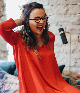 centre val de loire, wedding planner en red dress