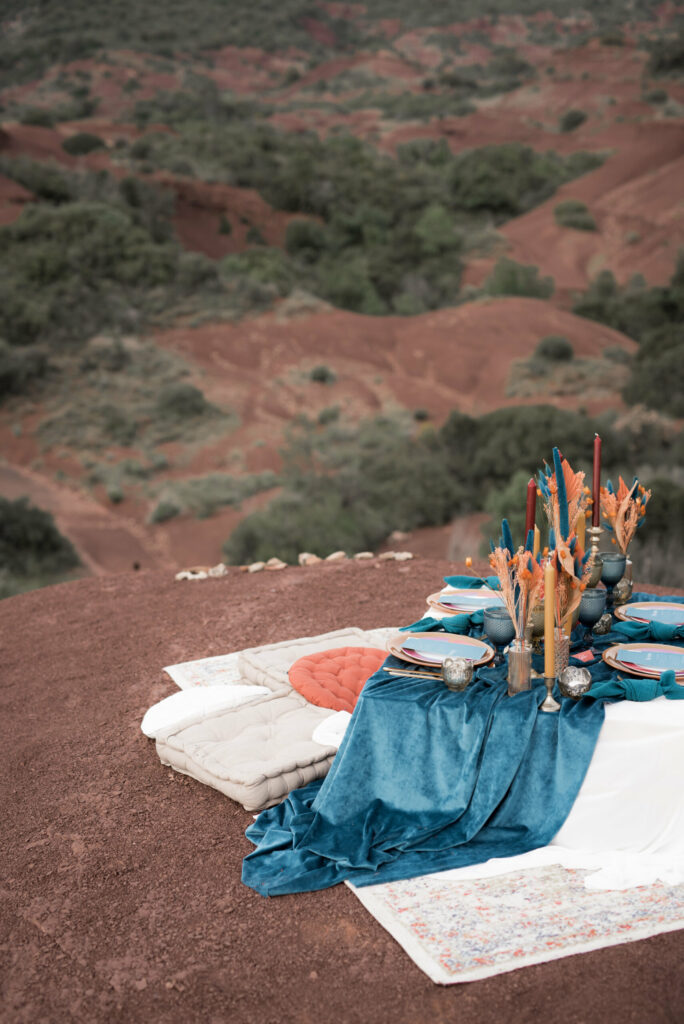mariage dans l'hérault, canyon du diable, table des mariés, bleu, ocre