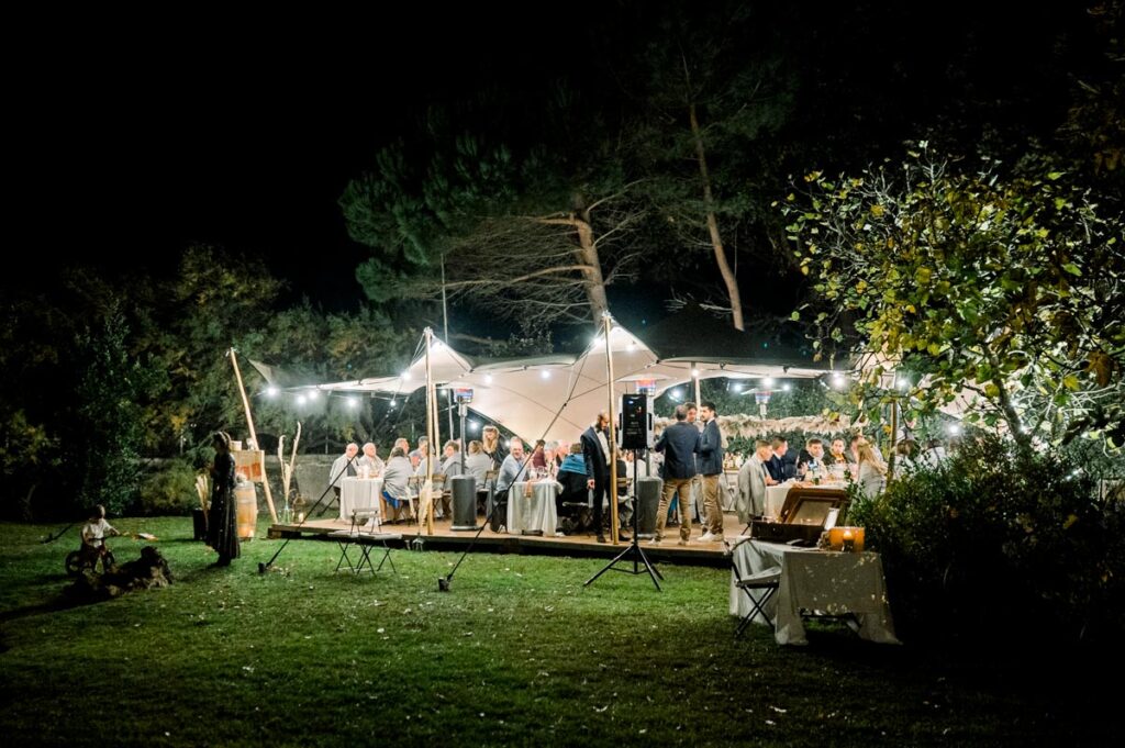 wedding planner aix en provence, wedding planner aix-en-provence, wedding planner provence, wedding planner luberon, tente nomade, tente nomade mariage, mariage en extérieur, plan B mariage, repas de mariage, cérémonie de nuit, repas de réception, organisation mariage, bridesmaid, demoiselles d'honneur, robe demoisselles d'honneur, organisation mariage, dress code mariage, tendances mariage, mariage en provence, robe de mariée tendance, tendances de mariage 2023, inspo mariage 2023, mariage 2023, composition florale XXL mariage, wedding planner, organisation de mariage, provence, mariage luberon, mariage lamothe du rhone, wedding planner saint paul trois chateaux , wedding planner drome provencale,