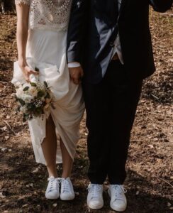 baskets blanches, mariés, baskets mariés, mariage, chaussures originales
