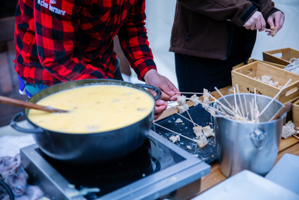 fondue, repas de mariage, montagne, winter wedding, repas de mariage montagnard, fondue, cocktail, reception, animation