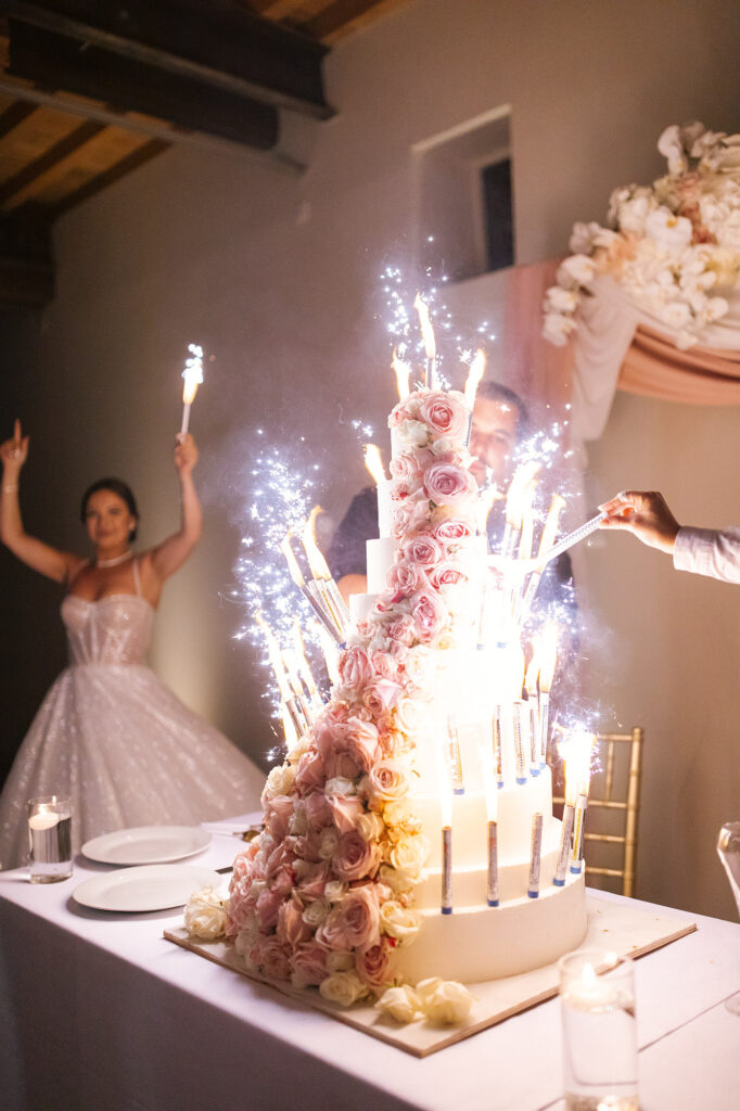 Mariage wedding cake dessert bride and groom couple mariés