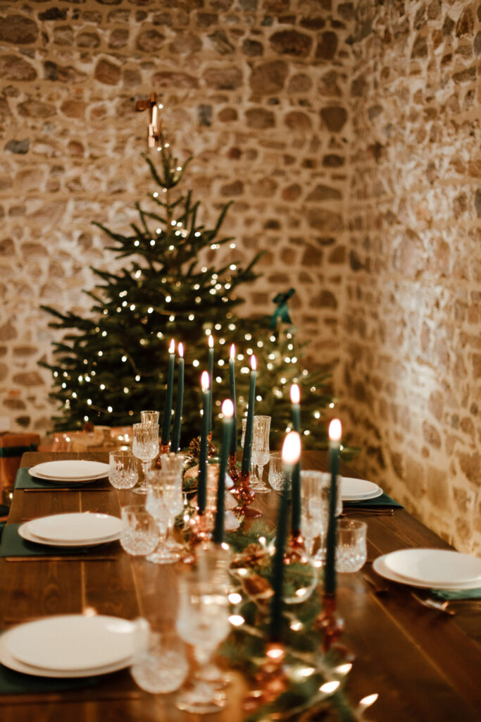 mariage de noël, bougies, guirlandes, féérique