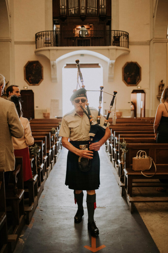 mariage irlandais en france, mariage franco irlandais, mariage écossais en france, mariage franco écossais, irish wedding in france, irish wedding in provence, south of france wedding, mariage en provence, joueur de cornemuse