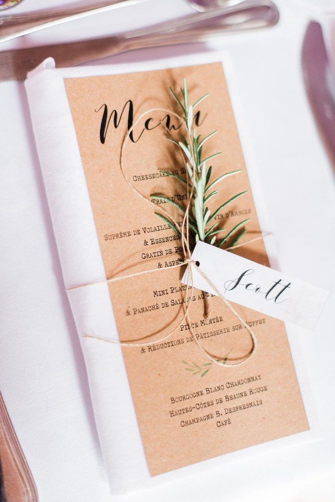 Menu pour papeterie de mariage avec branche de romarin