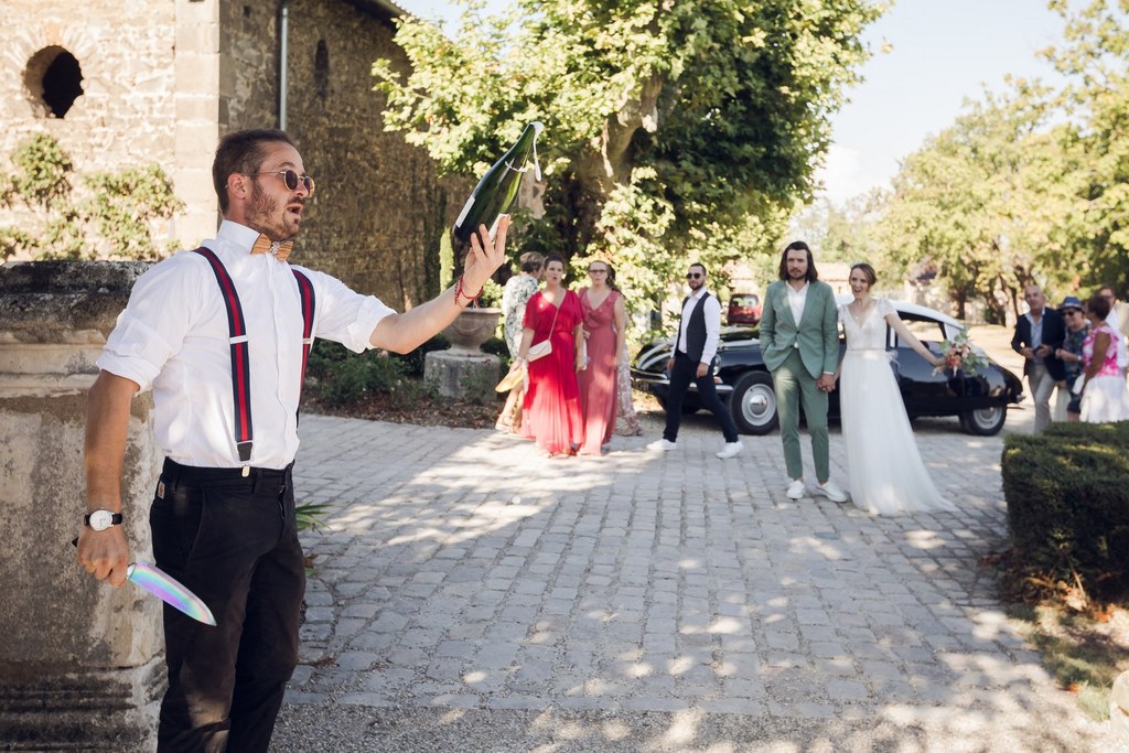 wedding show, animation de mariage, sabrage de champagne, ouverture de cocktail, surprise pour le marié