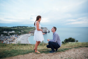 Demande en mariage sur les falaises d'Etretat