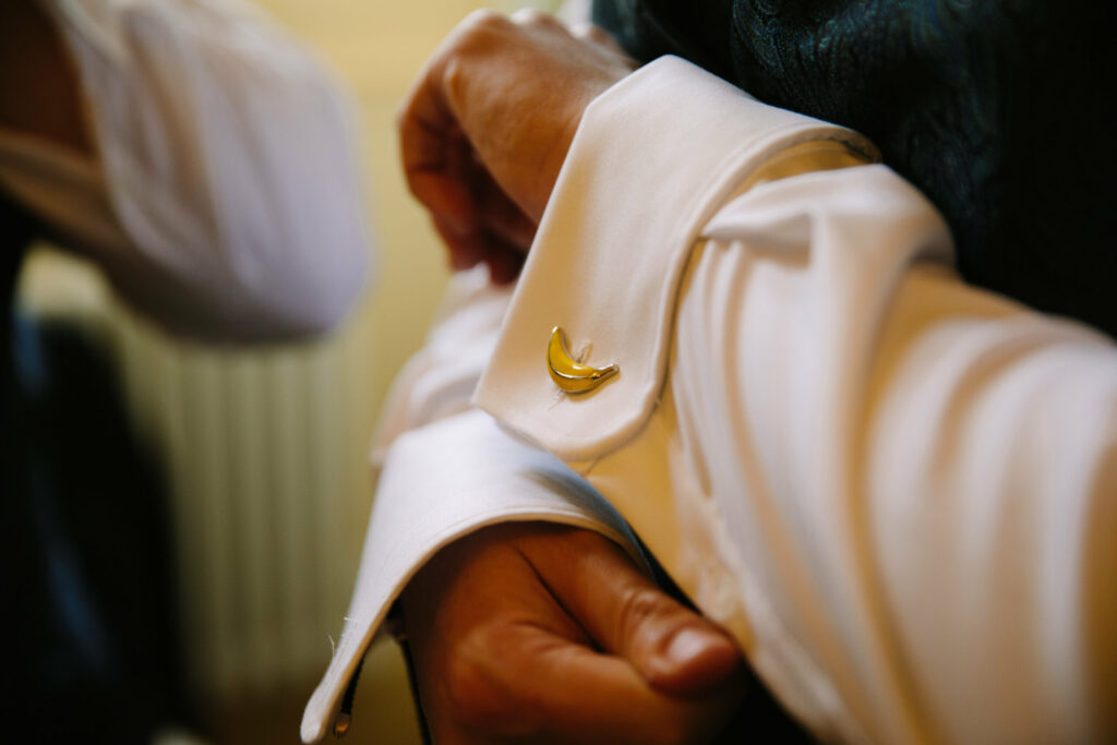 Boutons de manchettes, tenue idéale et unique pour son mariage 