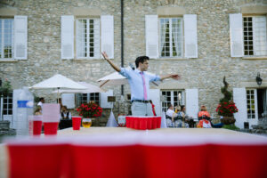 Les animations pour Vin d'Honneur, jeux, invités, verres rouges, beer pong, s'amuser, jouer, mariage, demeure