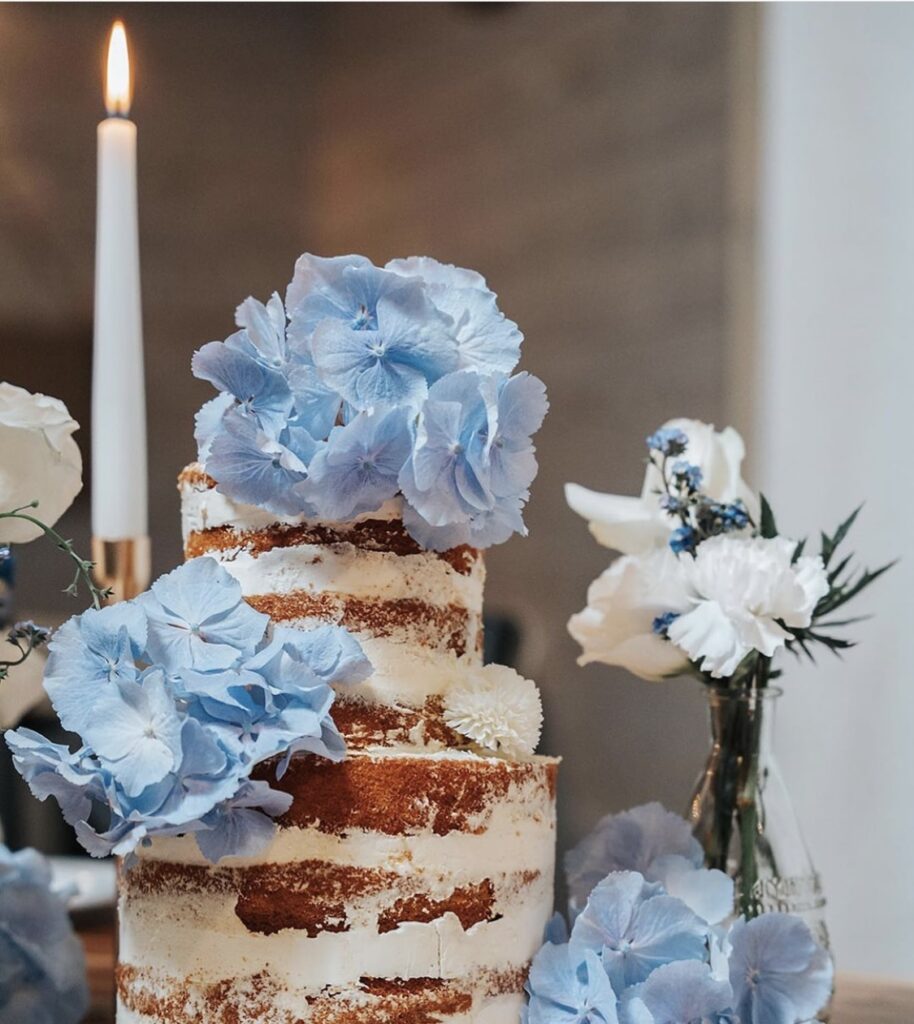 wedding cake bleu
