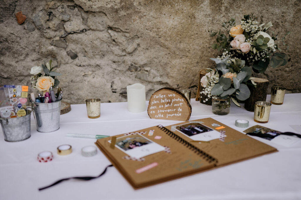 livre, livre d'or, polaroïd, photos, mots, souvenir, anecdote, invités