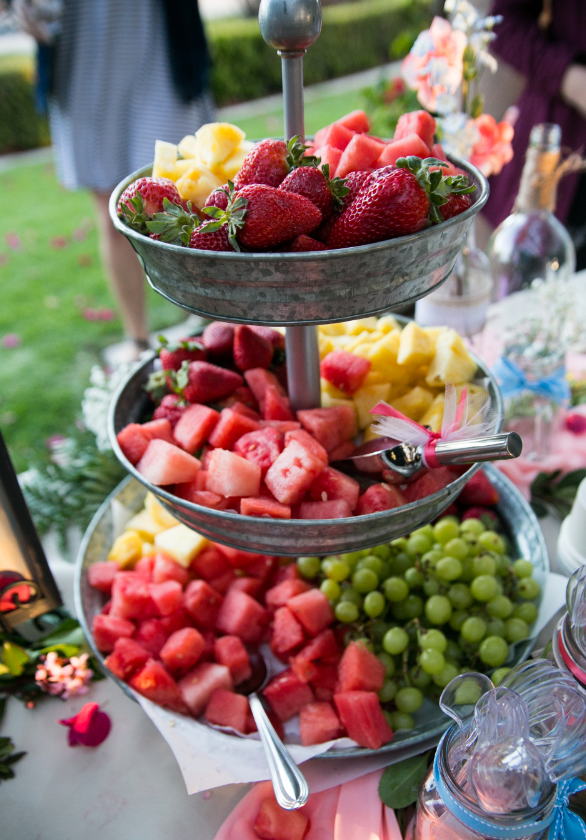 Bar à fruits pour remplacer la pièce montée, mariage en aquitaine, organisation de mariage en gironde, organisation de mariage en aquitaine, wedding planner bordeaux