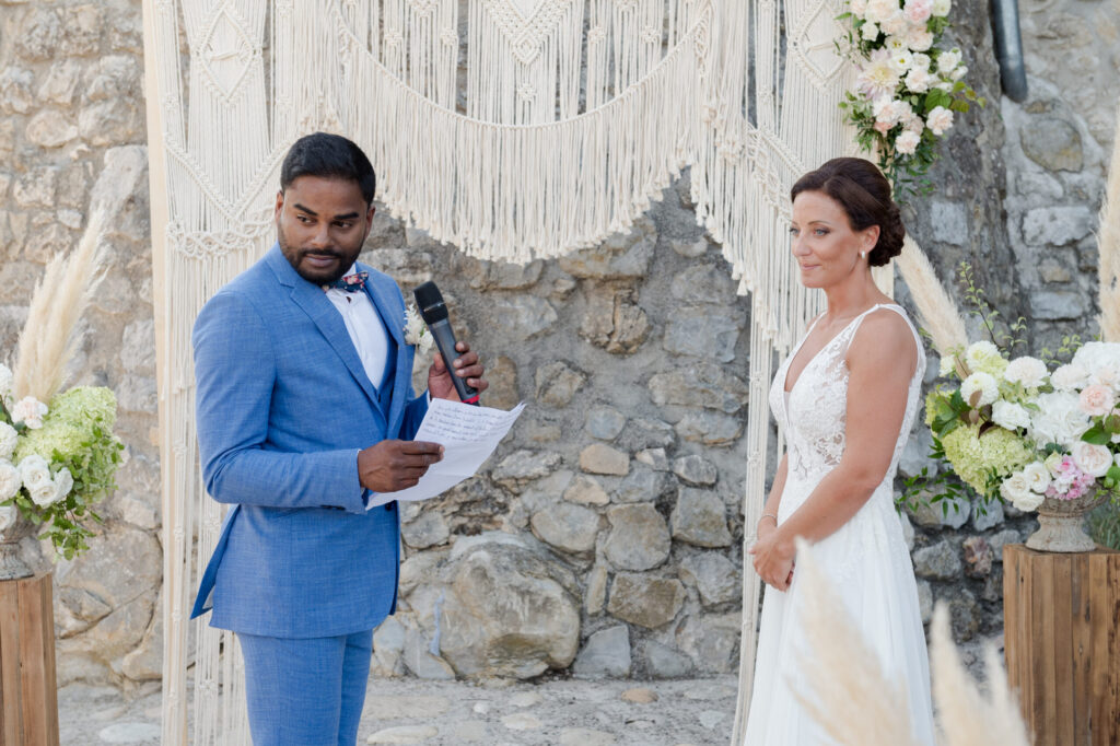 wedding planner, D Day Wedding Planner Lyon, D Day Wedding Planner Rhône, Wedding Planner Lyon, organisatrice mariages, organisatrice mariages Rhône, organisation mariage Lyon, émotions, mariés, cérémonie laïque, mariage beaujolais, discours cérémonie laïque, discours mariage, discours mariés, mariés émus, conseils discours mariage, écrite discours des mariages, conseils pour écrire discours mariage, Écrire les discours de mariage