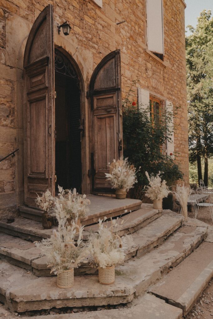 porte, composition florale, fleurs, entrée, mariage,