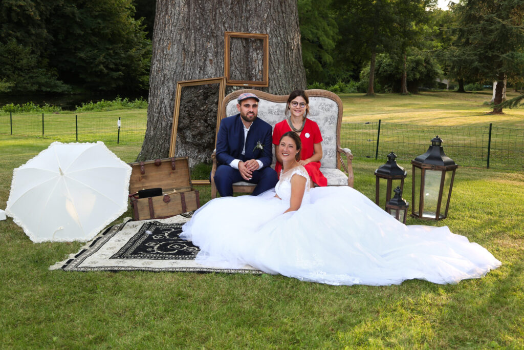 photo avec les mariés, reddress, coin photos mariage, wedding day