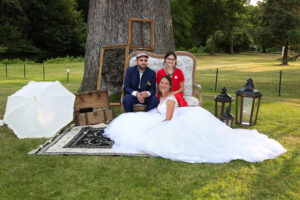 photo avec les mariés, reddress, coin photos mariage, wedding day