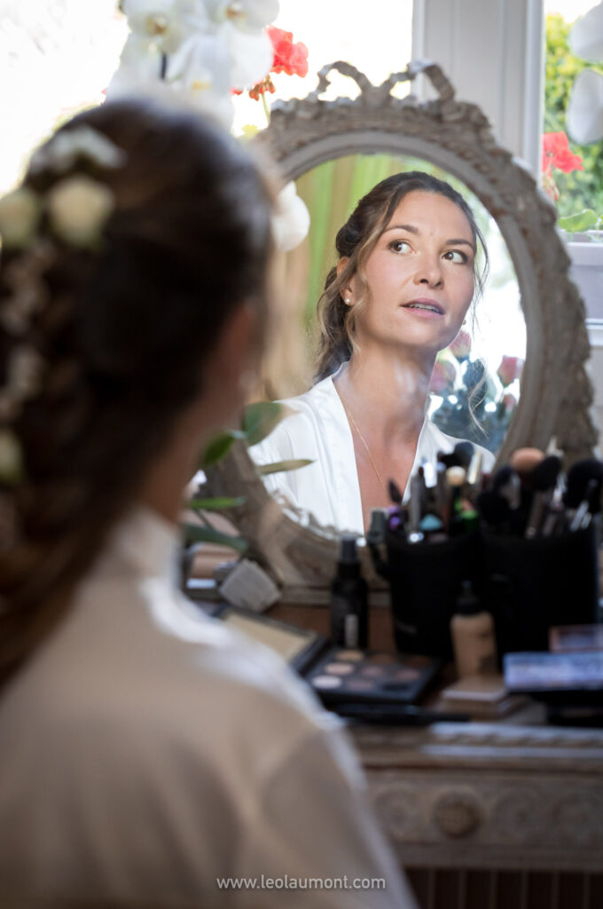 mariée, mariage, maquillage mariée, make up; MUA, maquillage de mariée, coiffure de mariage, coiffure de mariée, coiffure, fleurs, miroir