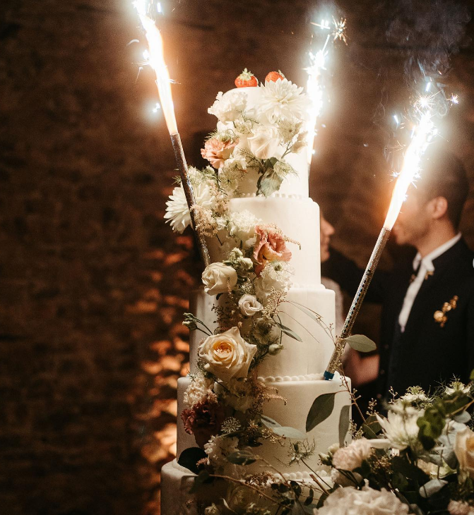 wedding cake, gâteau, gâteau mariage, dessert, bohème, gâteau bohème, champêtre, rustique, mariage, mariés, couple, gâteau de mariage, tendance, tendance gâteau de mariage, fleurs, fleurs séchées, bougies, cake, union, noce, jour j, d day, d day wedding planner, d day wedding planner lyon, organisatrice, organisatrice de mariage