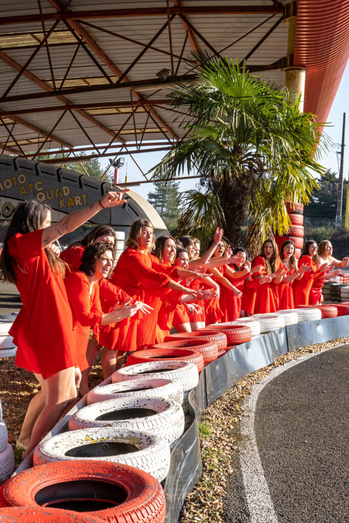 encouragements, red dress robe rouge, robes rouges, robe longue, femmes, mariage, wedding planner