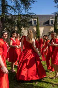 mariage, wedding planner, robe rouge, robe longue, sororité, franchise, red dress