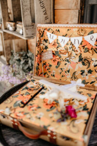 urne, voyage de noces, cadeaux pour les mariés, mallette urne, voyage au Mexique, urne avec avion, urne DIY