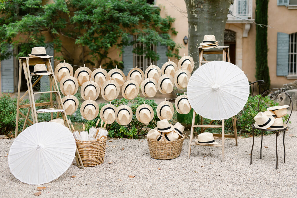 Idées utiles, chapeaux, invités, mariage, Objets pratiques pour vos invités, ombrelle